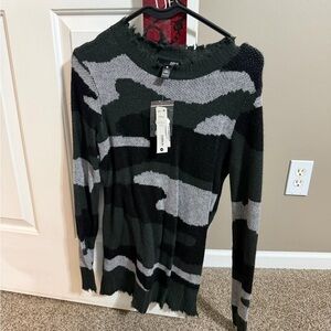Nwt aqua camo  Patterned Sweater size xs cashmere